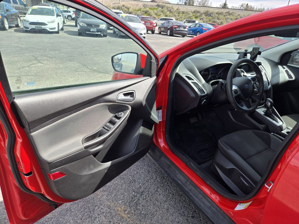 FORD Focus SE 2012 Hatchback