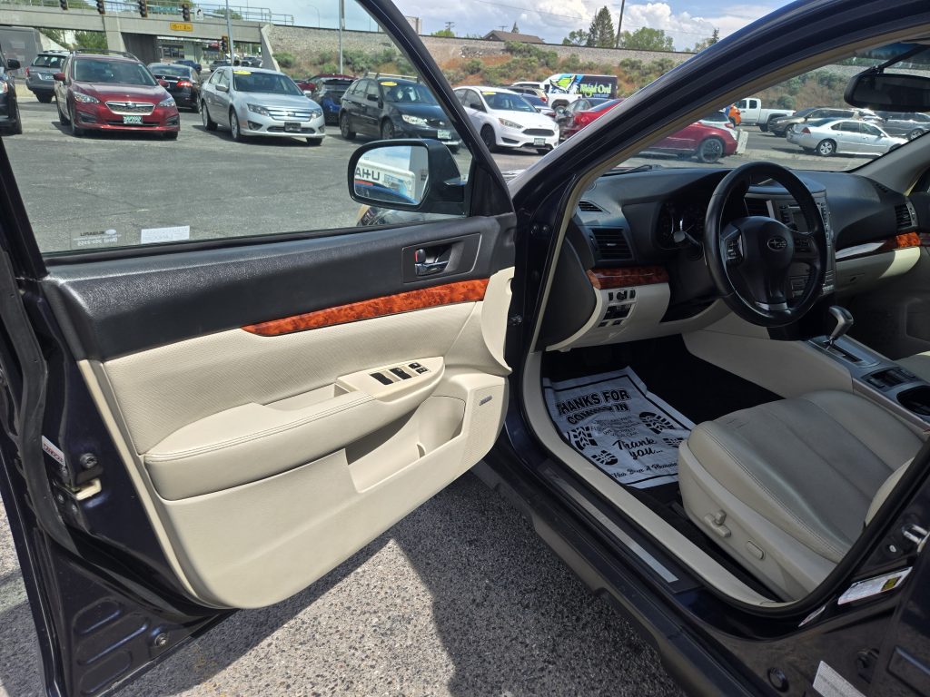 SUBARU Outback Limited 2012