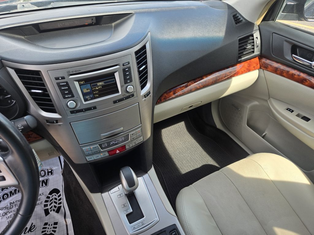 SUBARU Outback Limited 2012