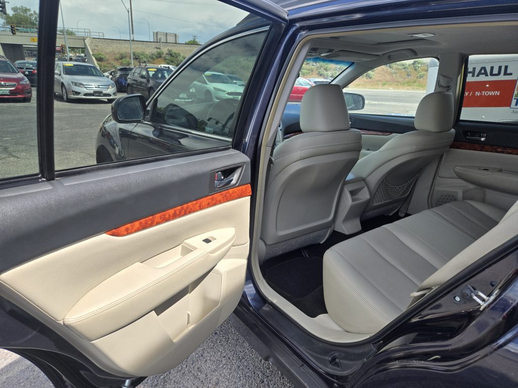 SUBARU Outback Limited 2012