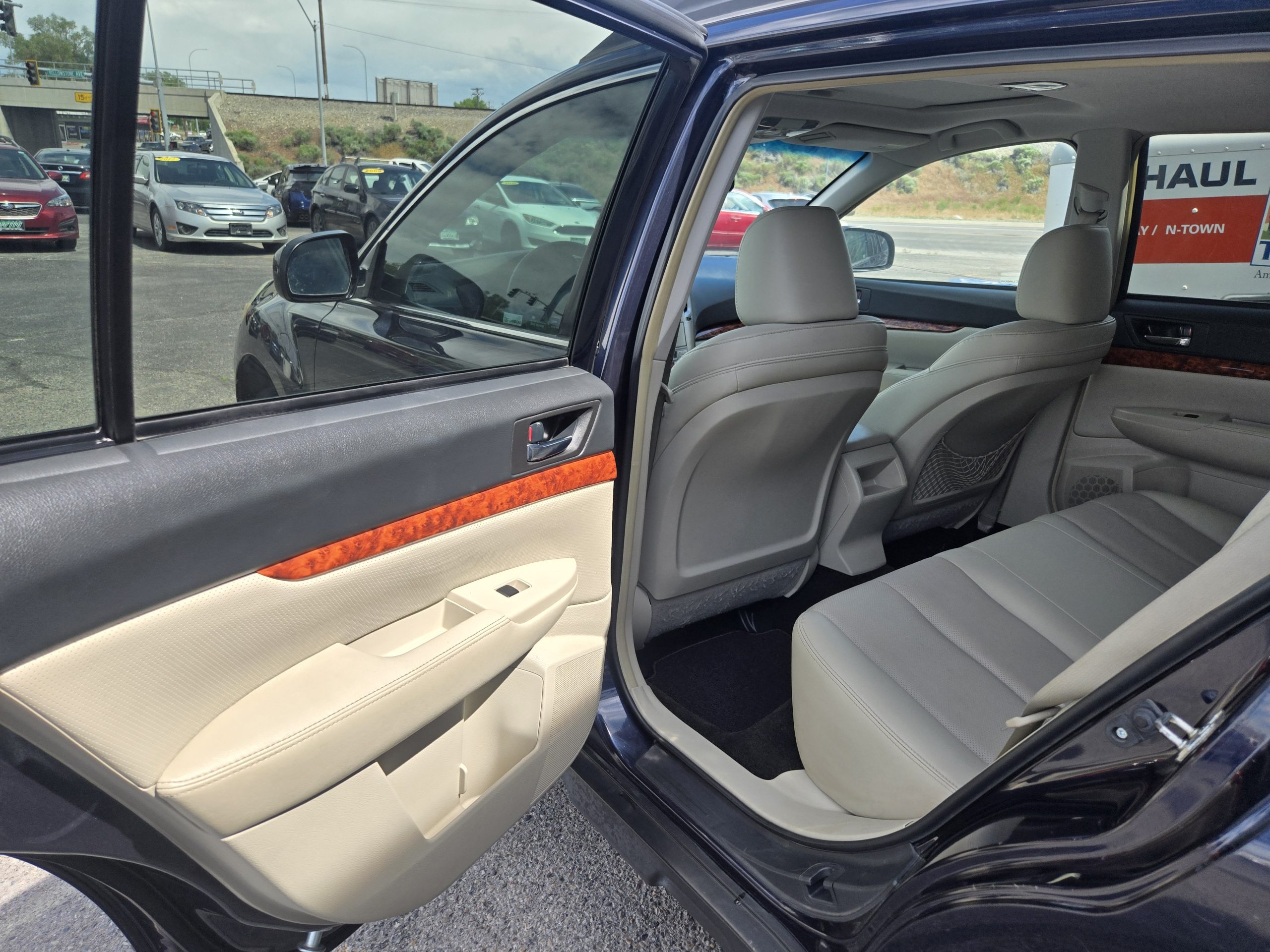 SUBARU Outback Limited 2012