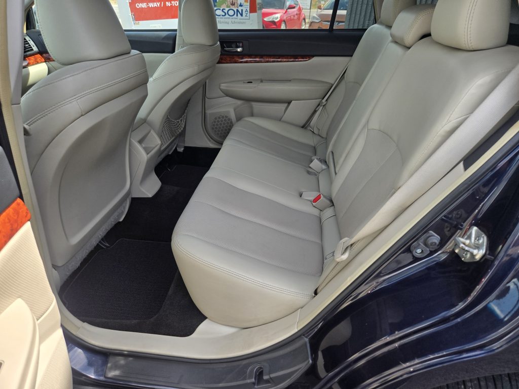 SUBARU Outback Limited 2012