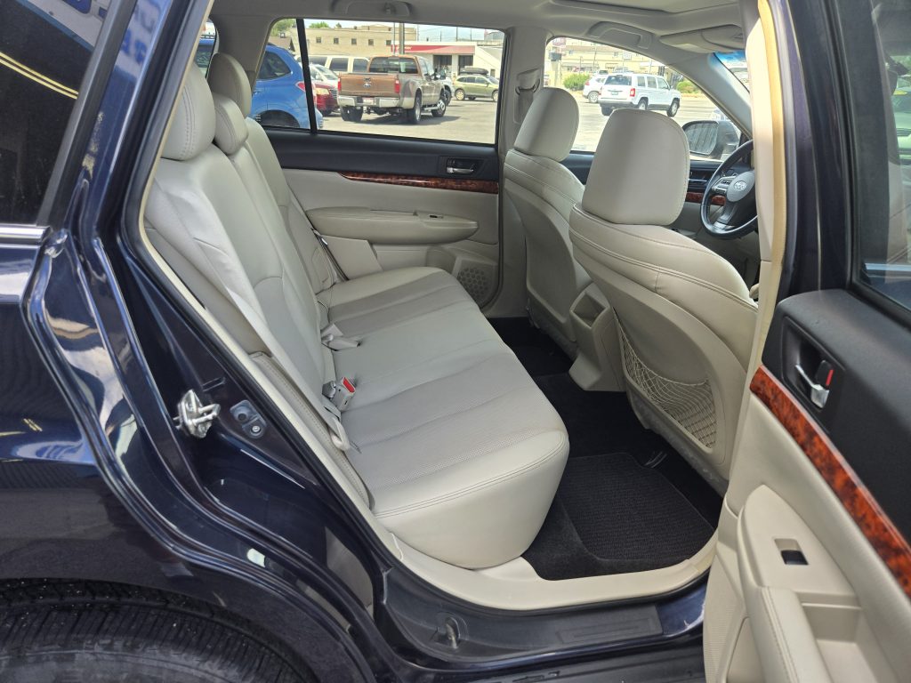 SUBARU Outback Limited 2012