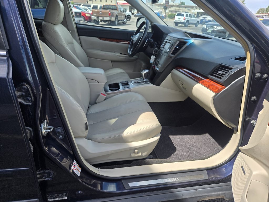 SUBARU Outback Limited 2012
